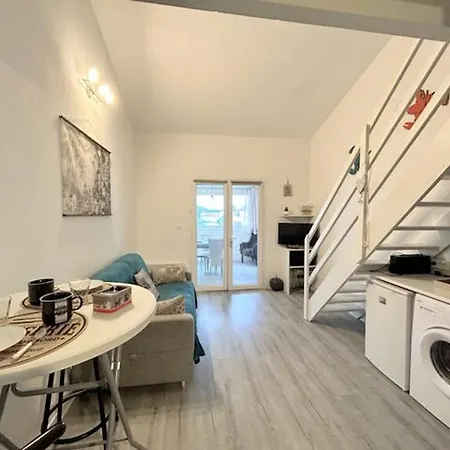 Paisible Pres De La Avec Parking - Fr-1-529-42