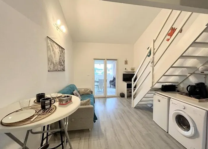 Paisible Pres De La Avec Parking - Fr-1-529-42